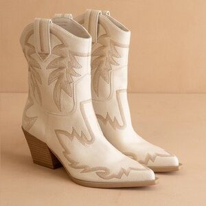 Oasis Society Cream‎ Heeled Western Cowboy Boots Bridal Women’s Size 6 Vegan